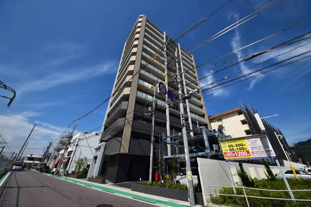 プレサンスロジェ柏原駅前 1302号室の写真 1