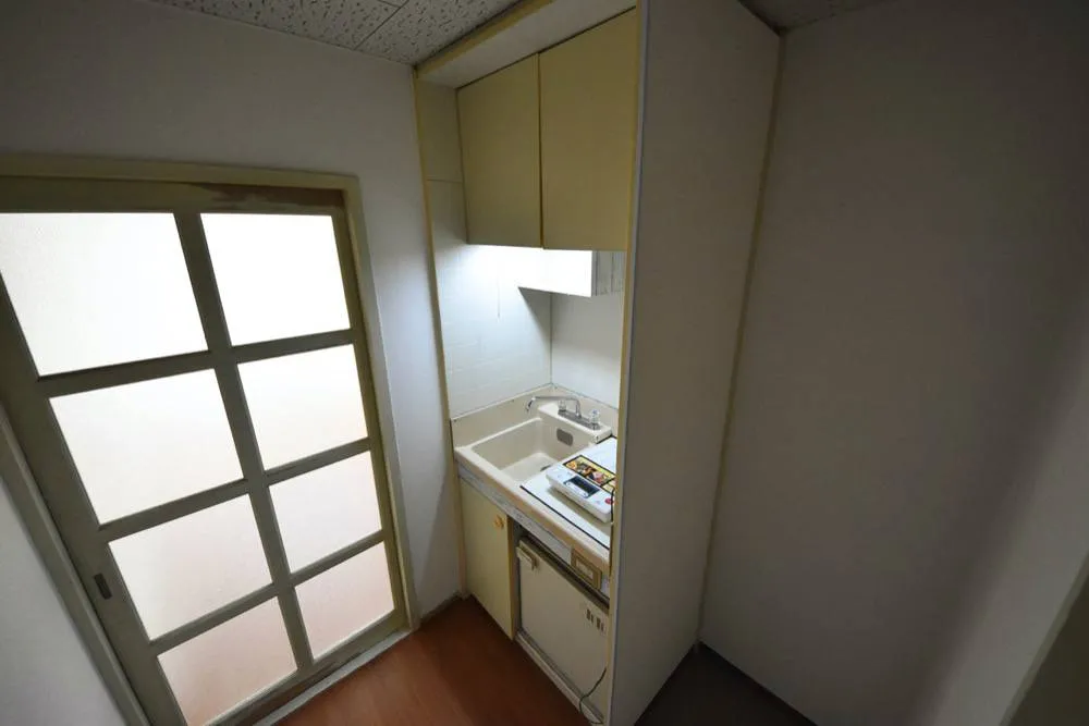 ロイヤル柏原 401号室の写真 4
